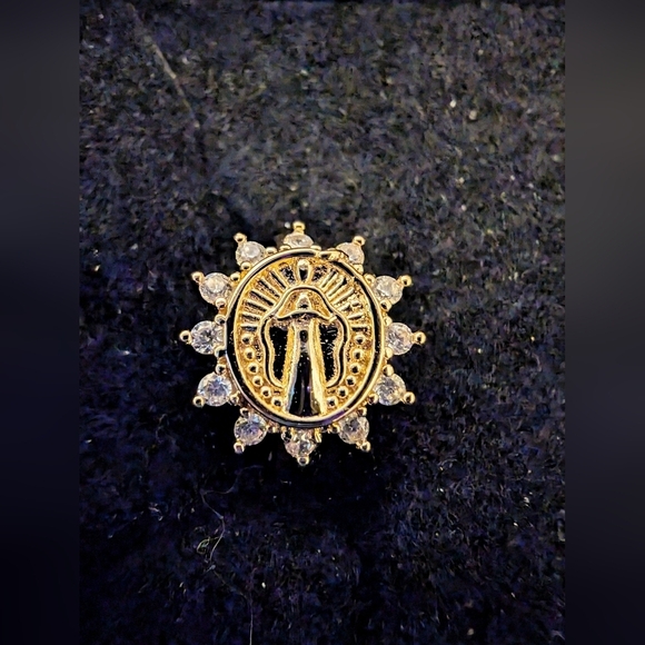 💥 18K Gold Plated Virgin Mary Earrings with Crystal CZ – Elegant & Timeles… - Picture 10 of 10